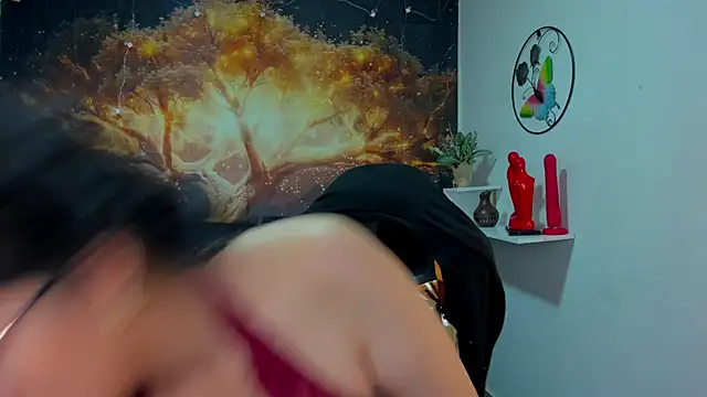 Snapshot of Lust_Mom41 chatting on 12.15.24 Lust Mom41 online show from 12.15.24