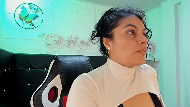 Snapshot of Lust_Mom41 chatting on 12.16.24 Lust Mom41 online show from 12.16.24