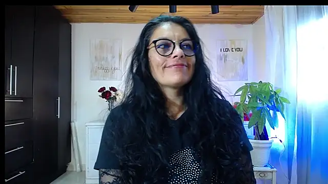 Snapshot of Lust_Mom41 chatting on 10.04.25 Lust Mom41 online show from 10.04.25