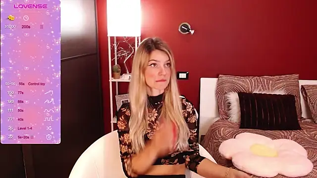 Snapshot of sexy_blondegirl chatting on 12.14.24 sexy blondegirl online show from 12.14.24