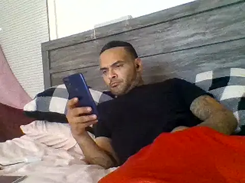 Snapshot of Houstonslong1 chatting on 02.07.25 Houstonslong1 online show from 02.07.25