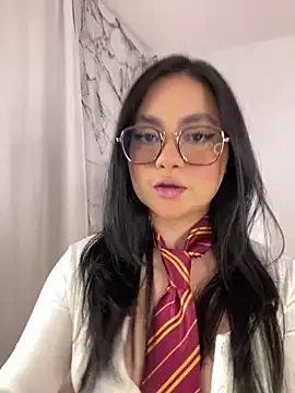 Snapshot of montmariana chatting on 10.15.25 montmariana online show from 10.15.25