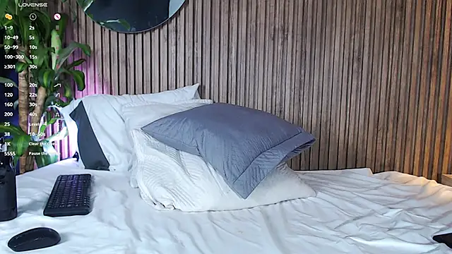 Snapshot of DilanJonnes_ chatting on 12.12.24 DilanJonnes online show from 12.12.24