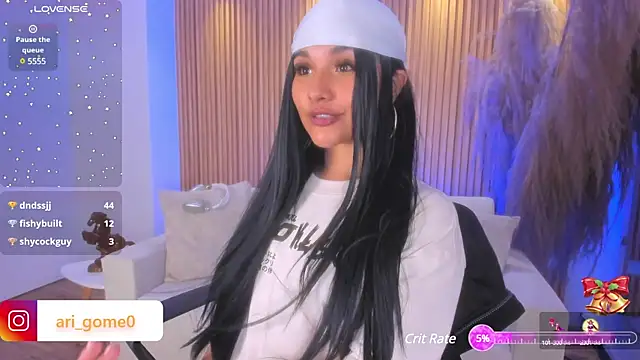 Snapshot of ArigyGomez chatting on 12.24.24 ArigyGomez online show from 12.24.24