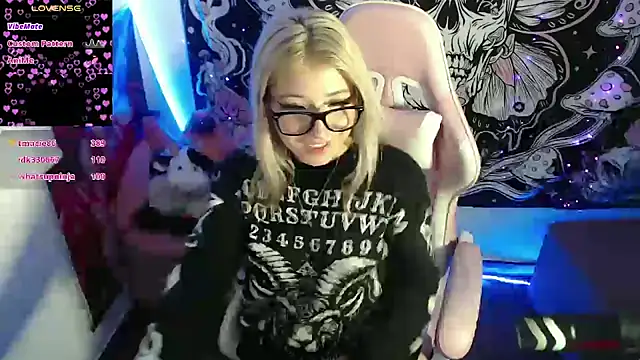 Snapshot of GamerCarrie chatting on 01.02.25 GamerCarrie online show from 01.02.25