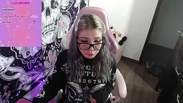 Snapshot of GamerCarrie chatting on 02.20.25 GamerCarrie online show from 02.20.25