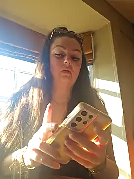 Snapshot of Britishbella chatting on 02.28.25 Britishbella online show from 02.28.25