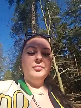 Snapshot of Britishbella chatting on 03.18.25 Britishbella online show from 03.18.25