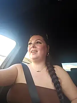 Snapshot of Britishbella chatting on 03.20.25 Britishbella online show from 03.20.25