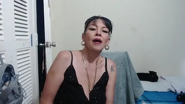 Snapshot of electra-mommy chatting on 02.17.25 electra-mommy online show from 02.17.25