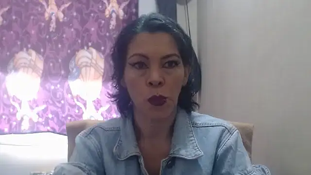Snapshot of electra-mommy chatting on 03.10.25 electra-mommy online show from 03.10.25