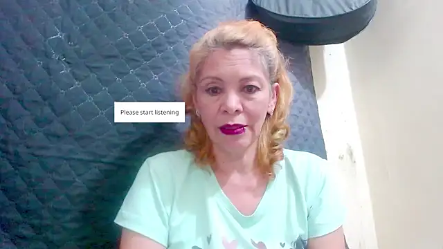 Snapshot of electra-mommy chatting on 09.25.25 electra-mommy online show from 09.25.25
