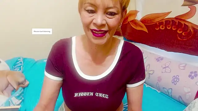 Snapshot of electra-mommy chatting on 10.11.25 electra-mommy online show from 10.11.25