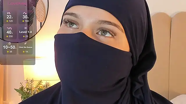 Snapshot of anna-henao chatting on 12.19.24 anna-henao online show from 12.19.24