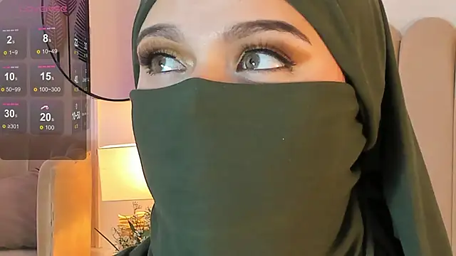 Snapshot of anna-henao chatting on 02.14.25 anna-henao online show from 02.14.25