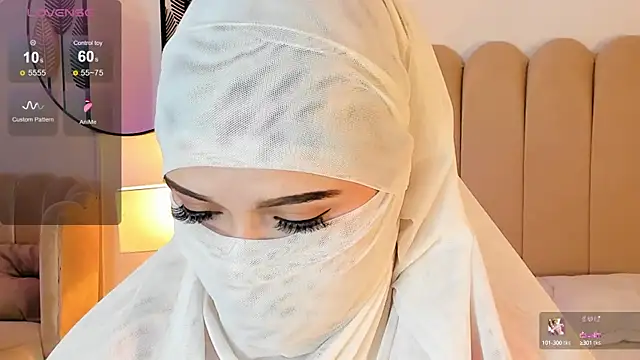 Snapshot of anna-henao chatting on 02.22.25 anna-henao online show from 02.22.25