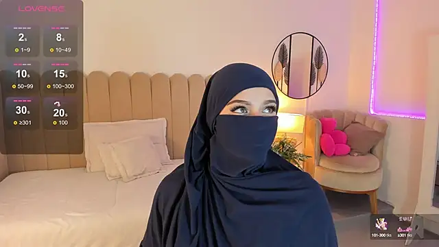 Snapshot of anna-henao chatting on 03.10.25 anna-henao online show from 03.10.25