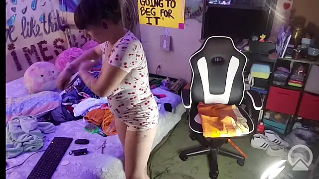 Snapshot of Cloud_Master9 chatting on 10.05.25 Cloud Master9 online show from 10.05.25