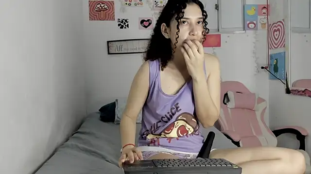 Snapshot of gabriela_duarte1 chatting on 09.19.25 gabriela duarte1 online show from 09.19.25