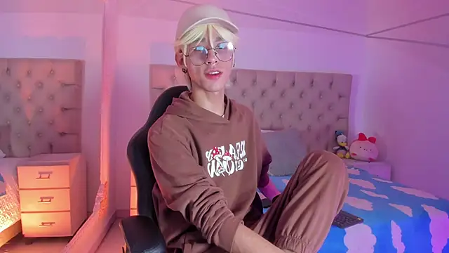 Snapshot of JasperCooper_ chatting on 09.28.25 JasperCooper  online show from 09.28.25