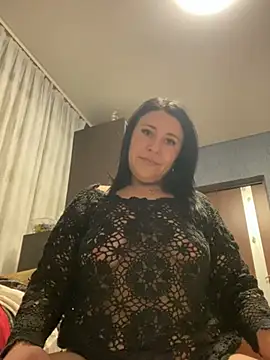 Snapshot of CuteNata chatting on 12.17.24 CuteNata online show from 12.17.24