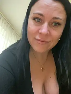 Snapshot of CuteNata chatting on 12.19.24 CuteNata online show from 12.19.24