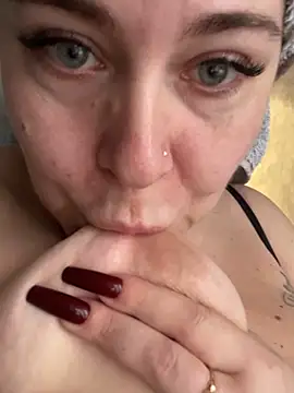 Snapshot of CuteNata chatting on 02.06.25 CuteNata online show from 02.06.25