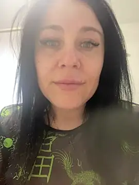 Snapshot of CuteNata chatting on 02.28.25 CuteNata online show from 02.28.25