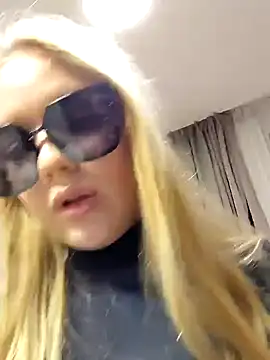 Snapshot of Little_Forest_ELF chatting on 12.04.24 Little Forest ELF online show from 12.04.24