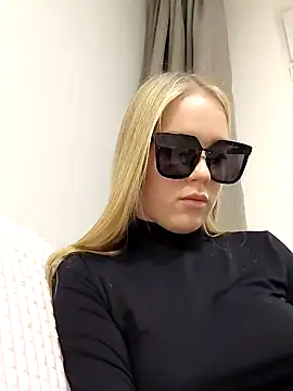 Snapshot of Little_Forest_ELF chatting on 12.04.24 Little Forest ELF online show from 12.04.24