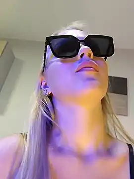 Snapshot of Little_Forest_ELF chatting on 12.20.24 Little Forest ELF online show from 12.20.24