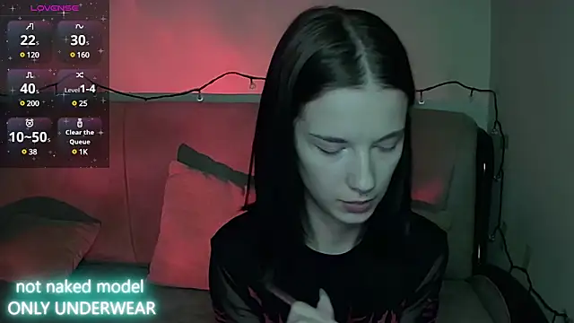 Snapshot of Miya_Dream_UKR chatting on 12.22.24 Miya Dream UKR online show from 12.22.24