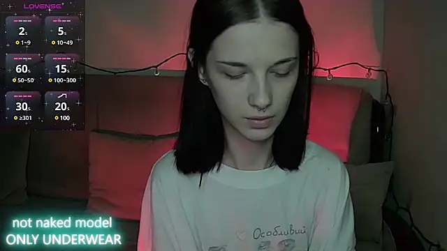 Snapshot of Miya_Dream_UKR chatting on 12.22.24 Miya Dream UKR online show from 12.22.24