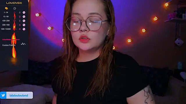 Snapshot of lala_loulou_land chatting on 10.19.25 lala loulou land online show from 10.19.25