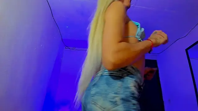 Snapshot of emperatrizhotwolf chatting on 03.02.25 emperatrizhotwolf online show from 03.02.25