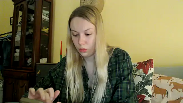 Snapshot of Scarlettford chatting on 12.12.24 Scarlettford online show from 12.12.24
