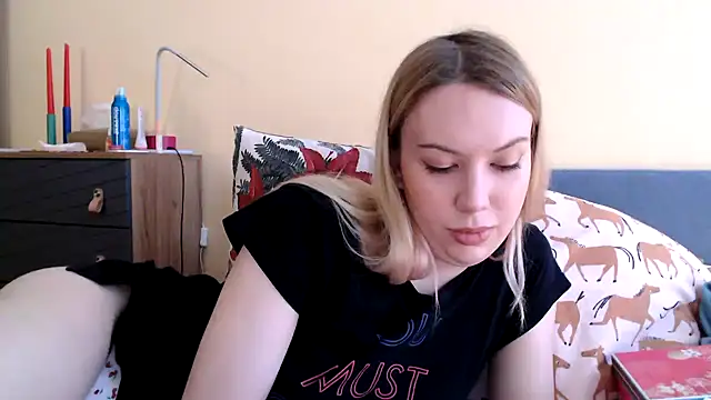 Snapshot of Scarlettford chatting on 12.20.24 Scarlettford online show from 12.20.24