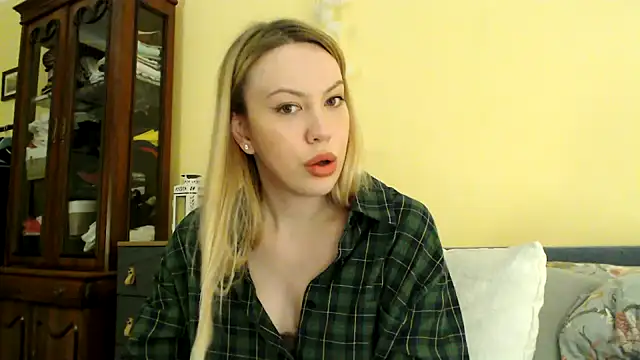 Snapshot of Scarlettford chatting on 12.27.24 Scarlettford online show from 12.27.24