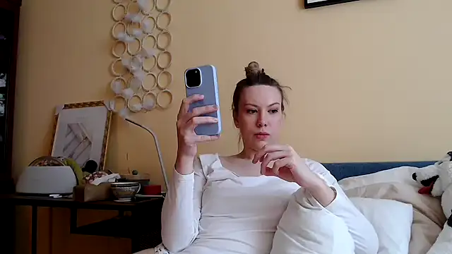 Snapshot of Scarlettford chatting on 03.21.25 Scarlettford online show from 03.21.25