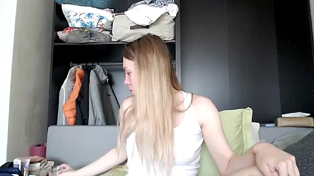 Snapshot of Scarlettford chatting on 09.18.25 Scarlettford online show from 09.18.25