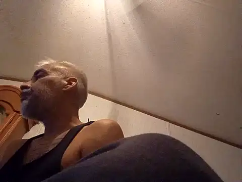 Snapshot of Xoc8_ chatting on 01.15.25 Xoc8 online show from 01.15.25