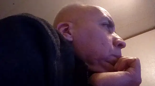 Snapshot of Xoc8_ chatting on 03.01.25 Xoc8 online show from 03.01.25