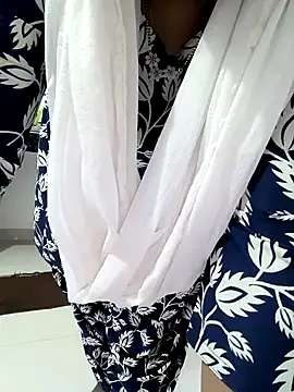 Snapshot of Selina_6 chatting on 12.23.24 Selina 6 online show from 12.23.24