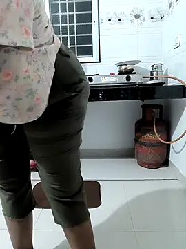 Snapshot of Selina_6 chatting on 01.02.25 Selina 6 online show from 01.02.25