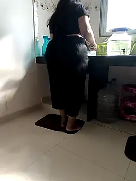 Snapshot of Selina_6 chatting on 02.01.25 Selina 6 online show from 02.01.25