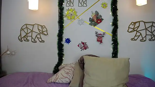 Snapshot of SalmaZaman chatting on 12.28.24 SalmaZaman online show from 12.28.24