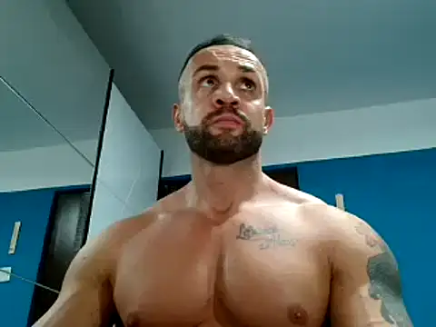 Snapshot of Magnificmuscles89 chatting on 12.16.24 Magnificmuscles89 online show from 12.16.24