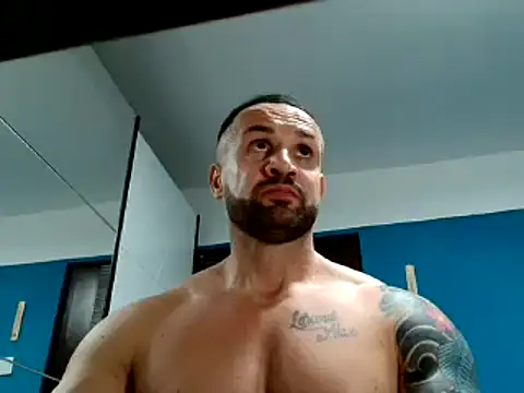 Snapshot of Magnificmuscles89 chatting on 03.01.25 Magnificmuscles89 online show from 03.01.25