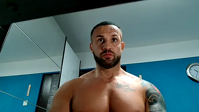 Snapshot of Magnificmuscles89 chatting on 03.15.25 Magnificmuscles89 online show from 03.15.25