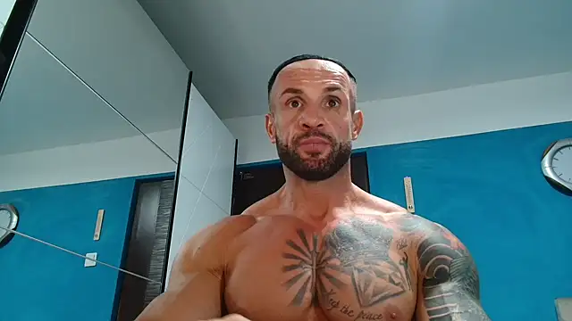 Snapshot of Magnificmuscles89 chatting on 09.21.25 Magnificmuscles89 online show from 09.21.25